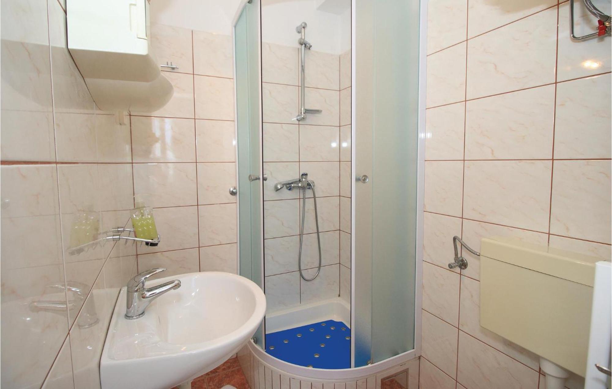 Amazing Apartment In Kastel Sucurac With Kitchen Каштела Экстерьер фото