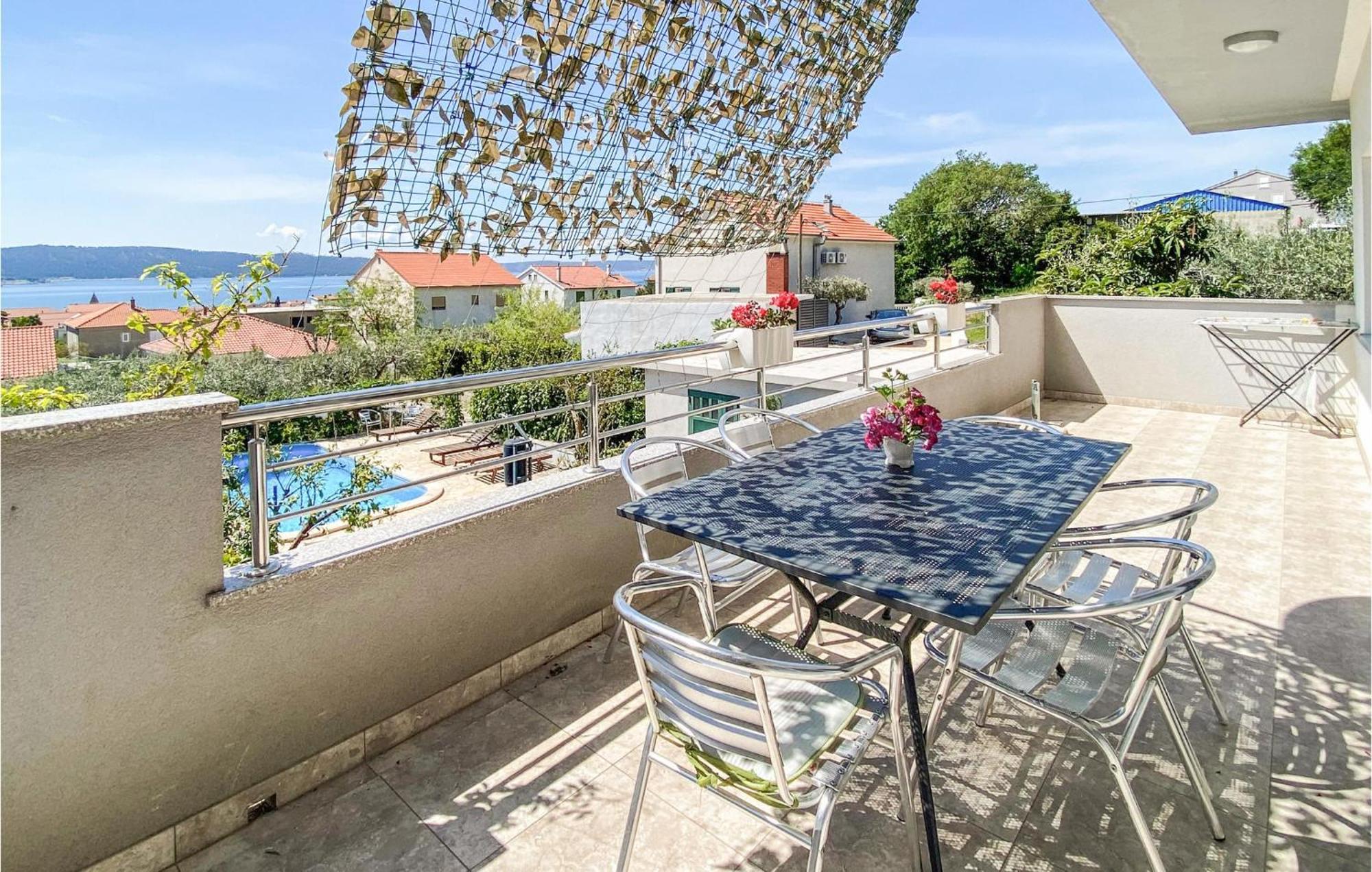Amazing Apartment In Kastel Sucurac With Kitchen Каштела Экстерьер фото