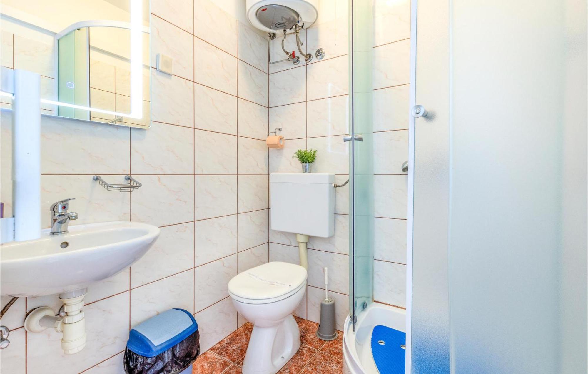 Amazing Apartment In Kastel Sucurac With Kitchen Каштела Экстерьер фото
